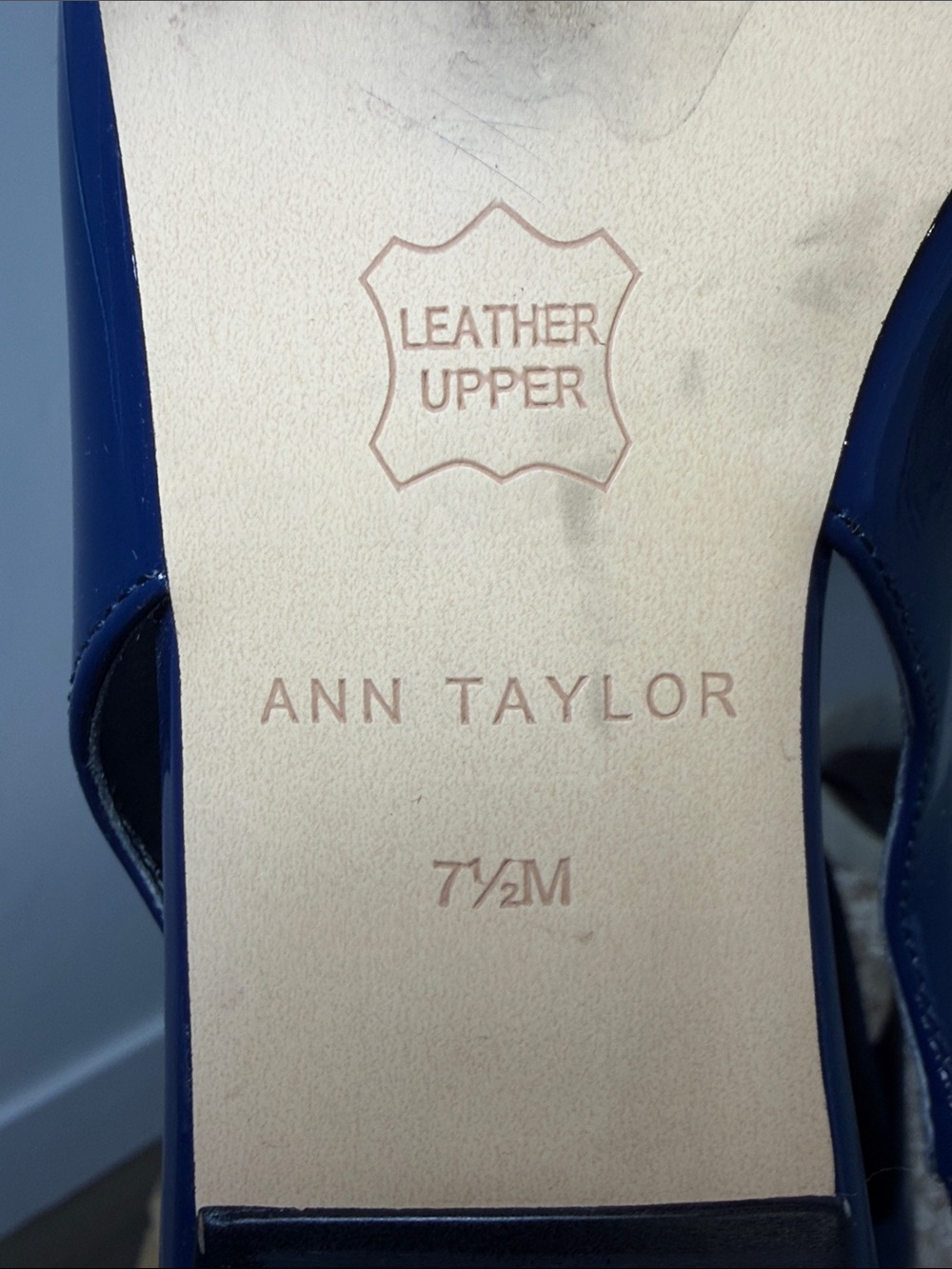 Ann Taylor Navy Blue Patent Slingback Pointed Toe Kitten Heels Pump 7.5 - Picture 8 of 9